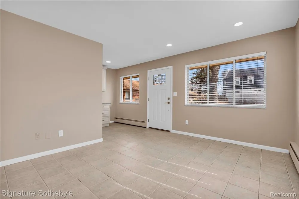 141 Ardmore Drive Ferndale City, MI 48220
