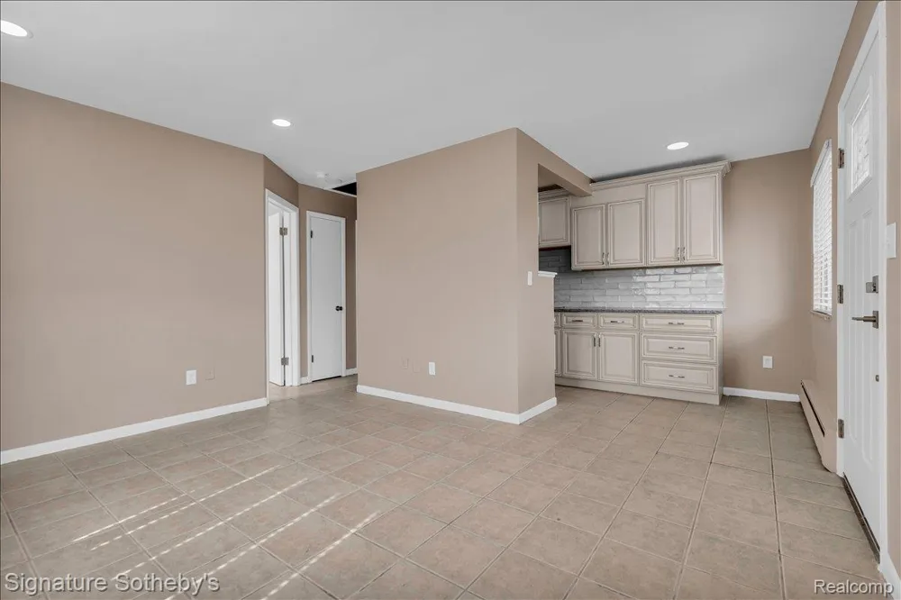 141 Ardmore Drive Ferndale City, MI 48220