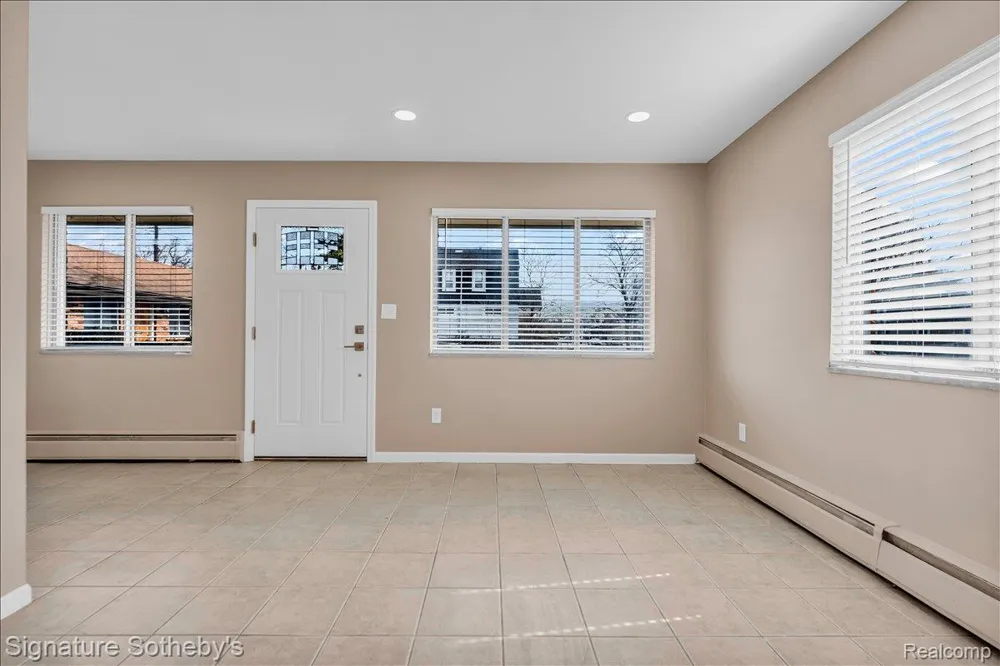 141 Ardmore Drive Ferndale City, MI 48220