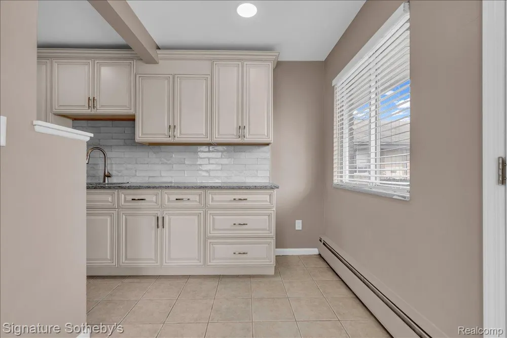 141 Ardmore Drive Ferndale City, MI 48220