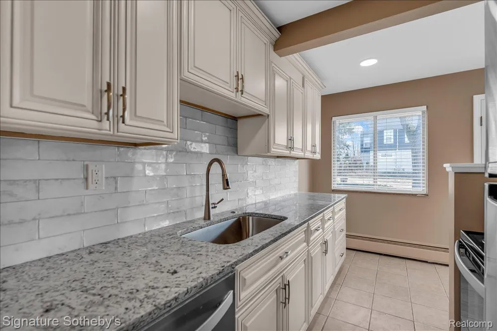 141 Ardmore Drive Ferndale City, MI 48220