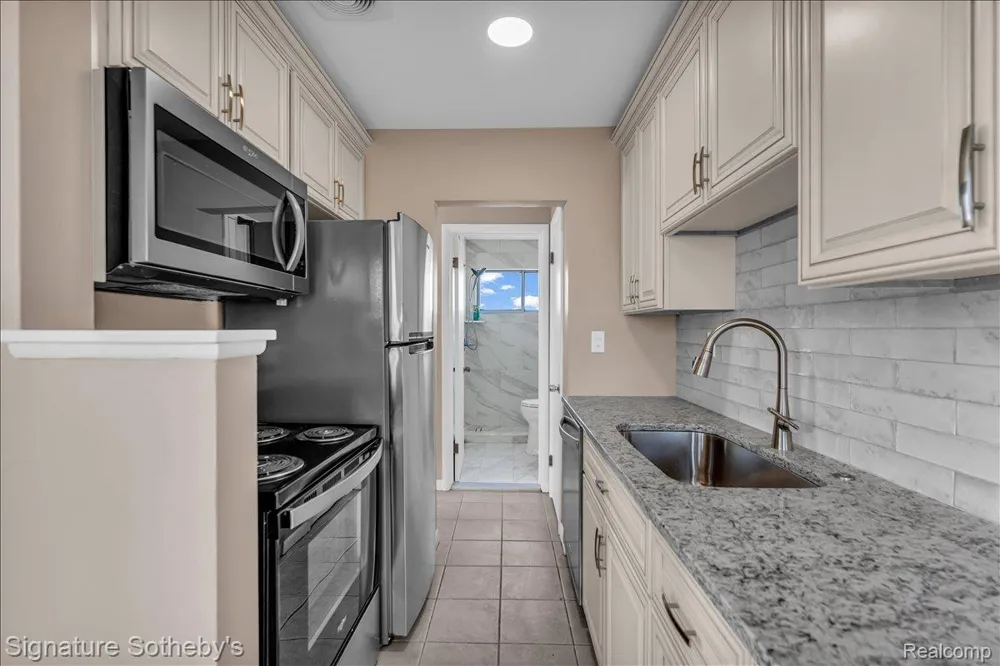 141 Ardmore Drive Ferndale City, MI 48220