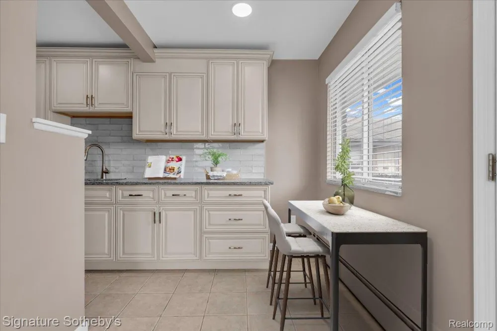 141 Ardmore Drive Ferndale City, MI 48220