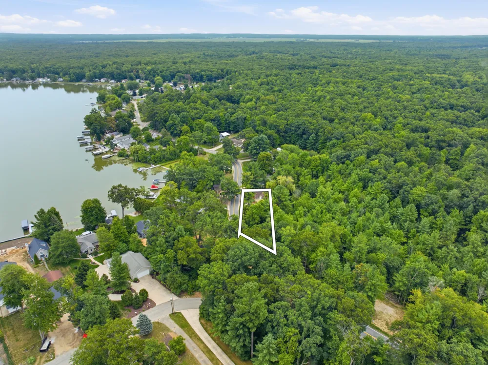 1508 E Hess Lake Drive Grant Township, MI 49327