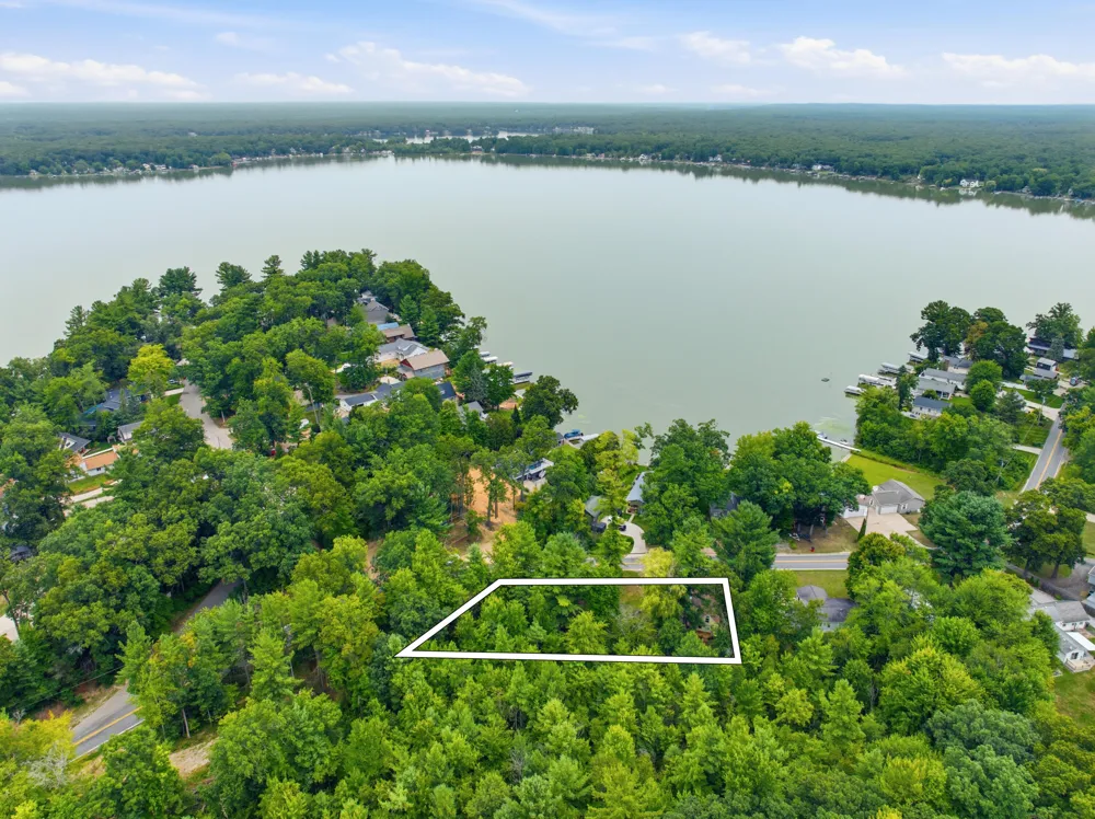1508 E Hess Lake Drive Grant Township, MI 49327