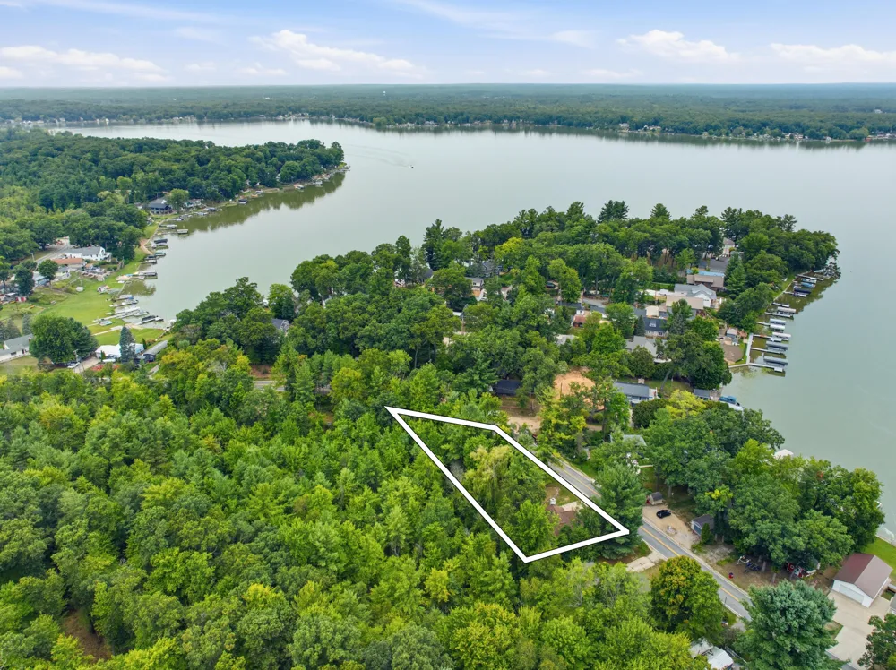 1508 E Hess Lake Drive Grant Township, MI 49327