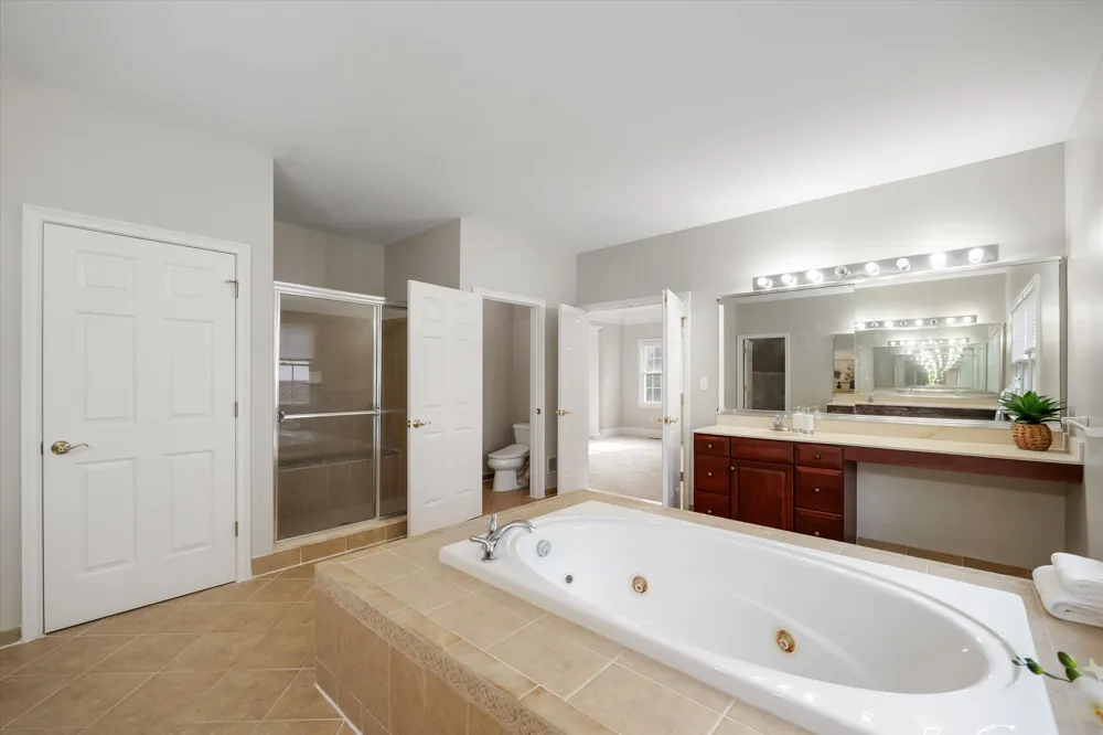 2086 Autumn Hill Drive Scio Township, MI 48103