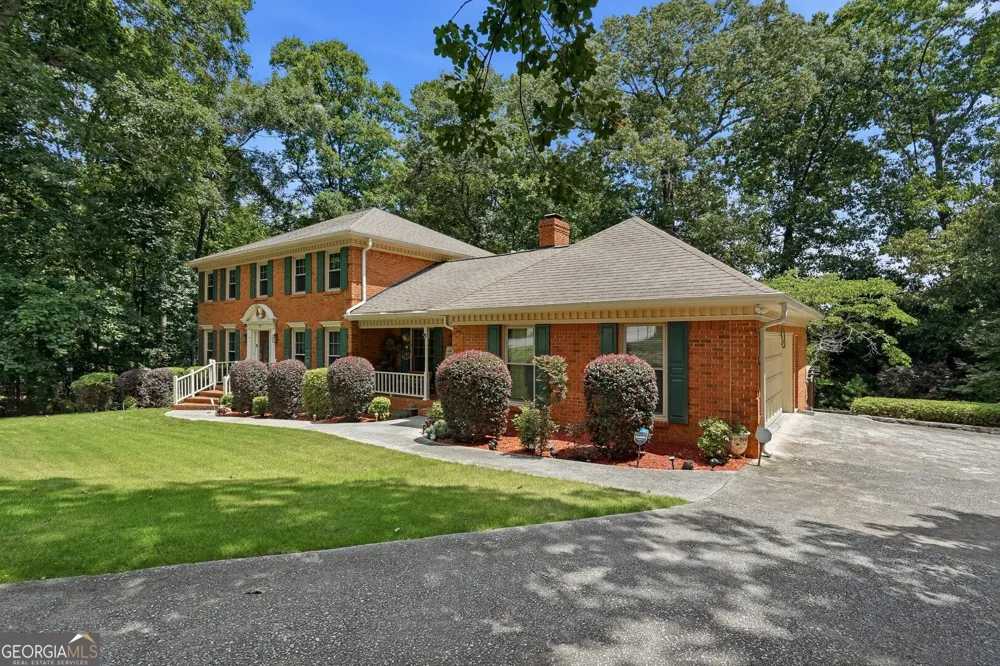 5027 Castlewood DR SW Lilburn, GA 30047