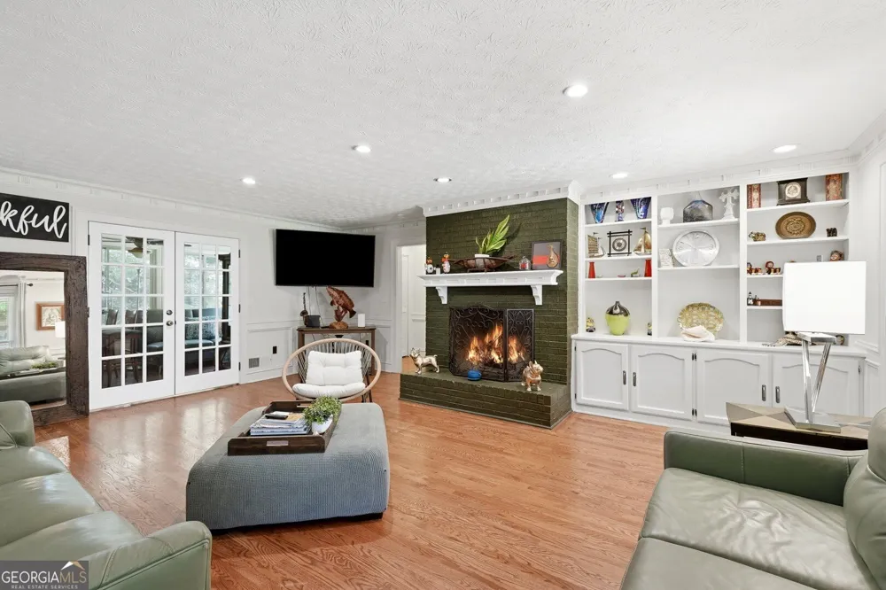 5027 Castlewood DR SW Lilburn, GA 30047