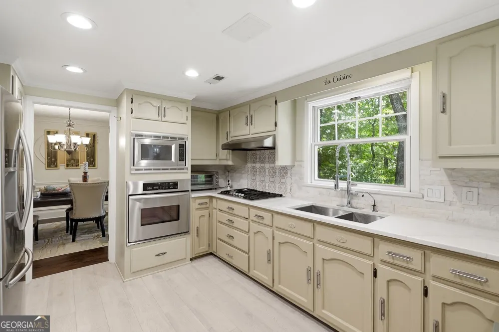 5027 Castlewood DR SW Lilburn, GA 30047