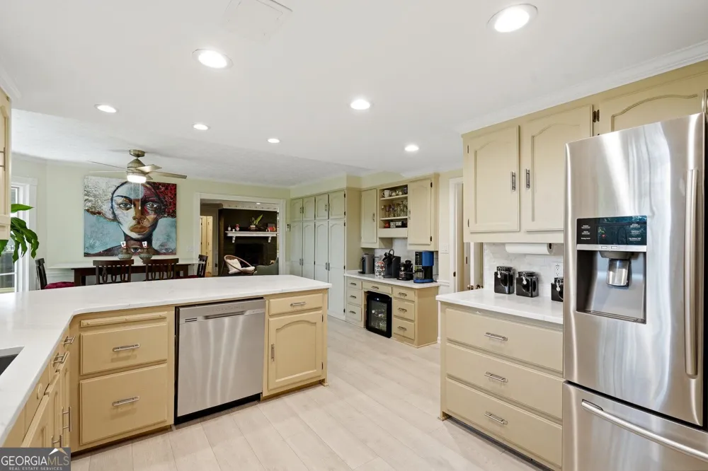 5027 Castlewood DR SW Lilburn, GA 30047