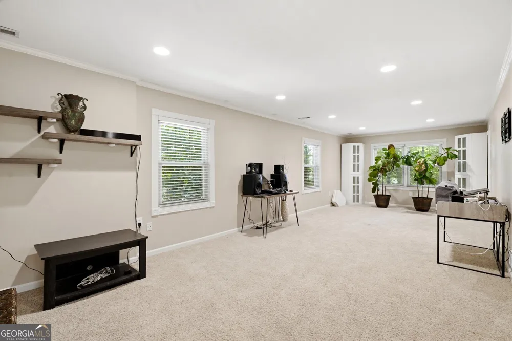 5027 Castlewood DR SW Lilburn, GA 30047