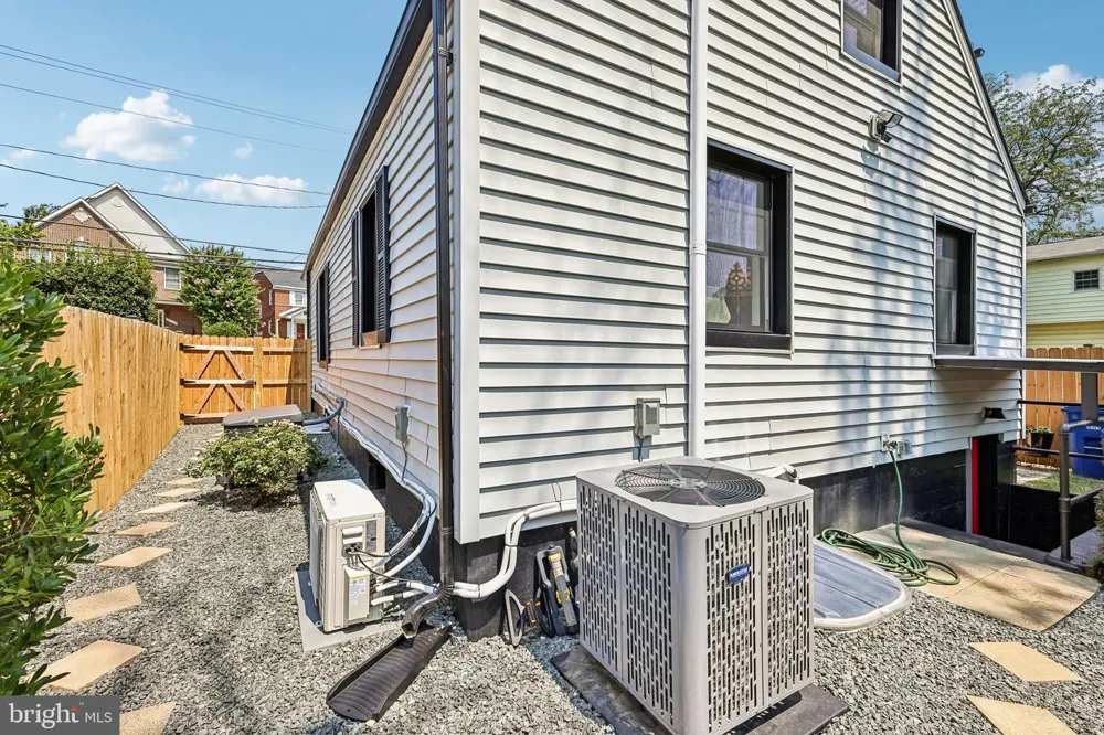 2408 2ND STREET S Arlington, VA 22204