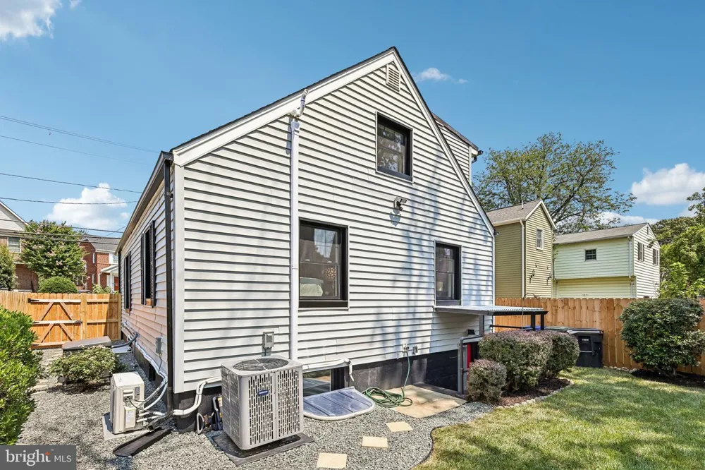 2408 2ND STREET S Arlington, VA 22204