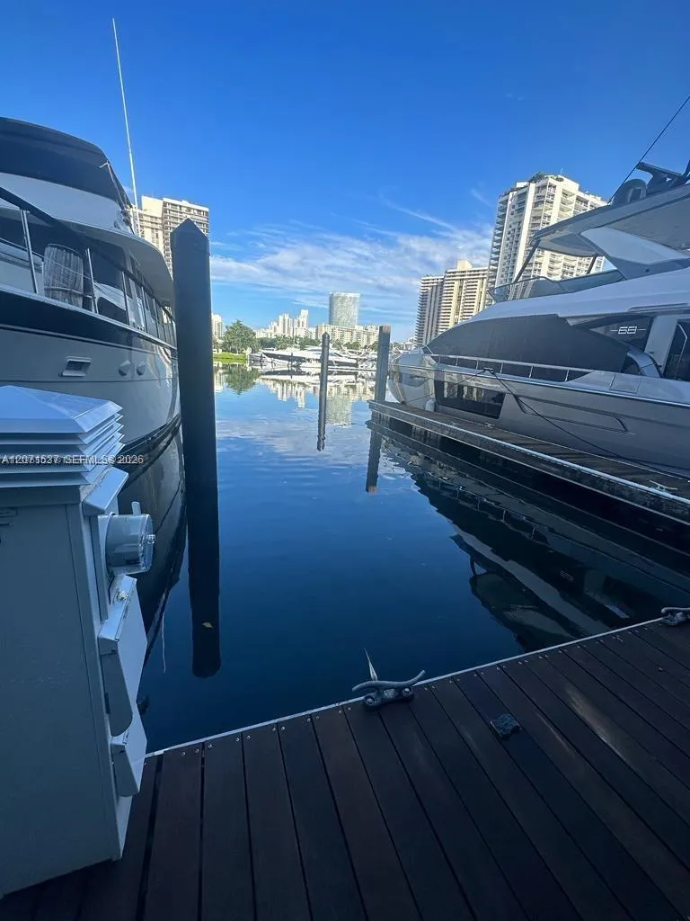 19777 E Country Club Dr Aventura, FL 33180