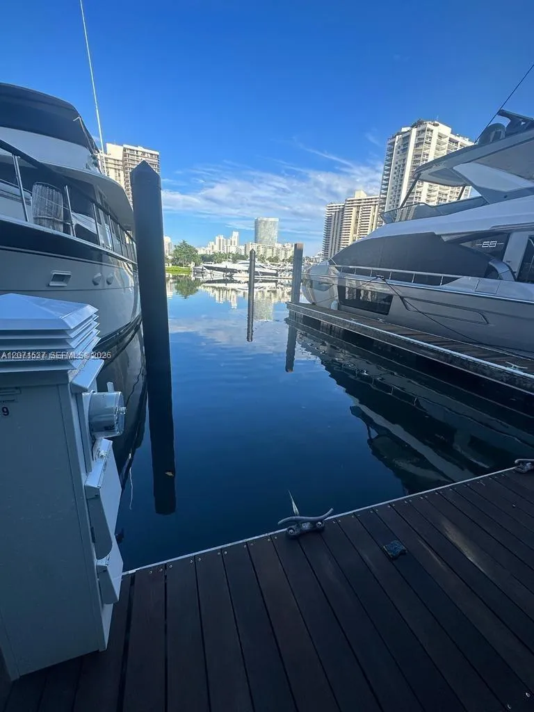 19777 E Country Club Dr Aventura, FL 33180