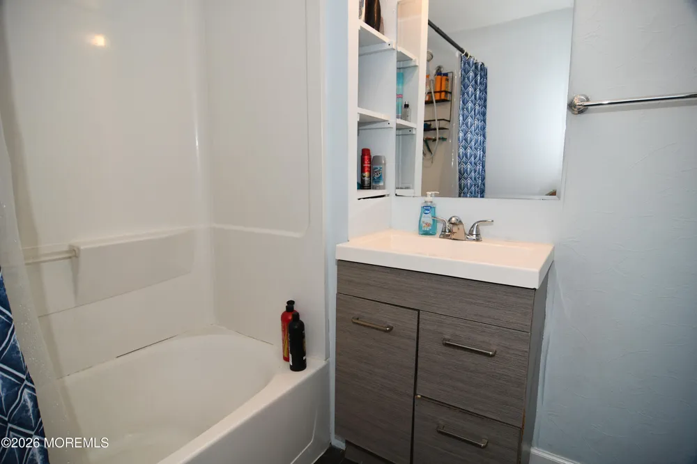 84 Lighthouse Drive Waretown, NJ 08758