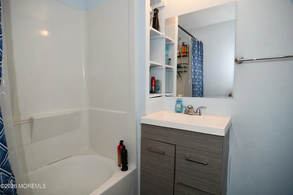 84 Lighthouse Drive Waretown, NJ 08758