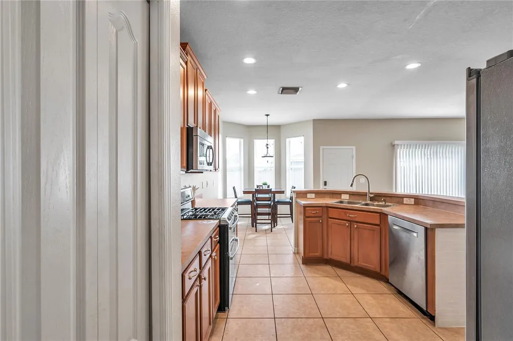 402 HALIFAX BAY COURT Apollo Beach, FL 33572