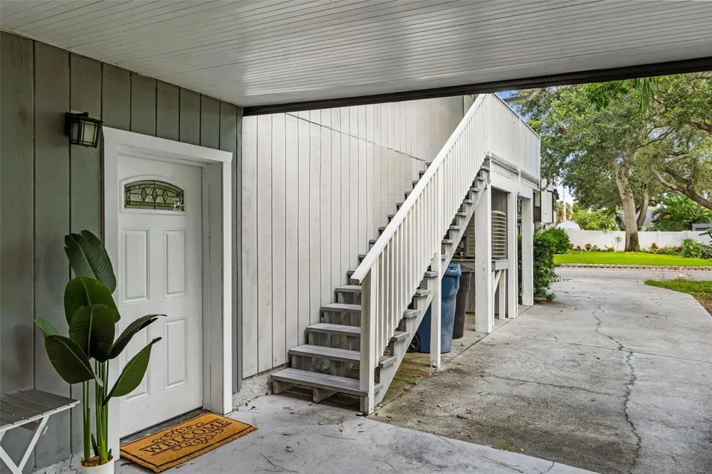 138 69TH AVENUE St Petersburg, FL 33702