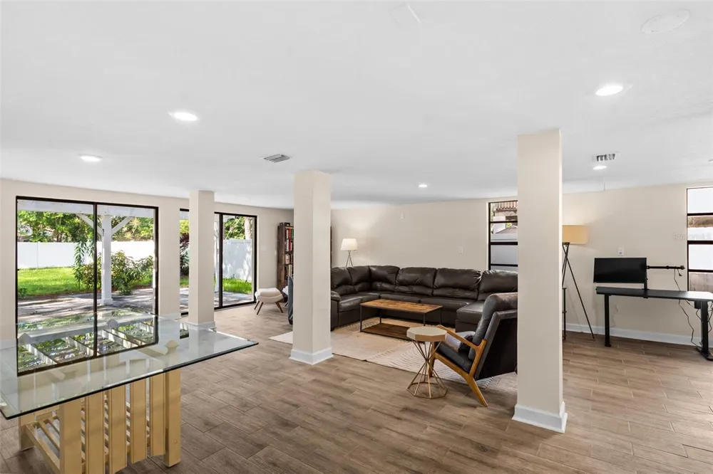 138 69TH AVENUE St Petersburg, FL 33702