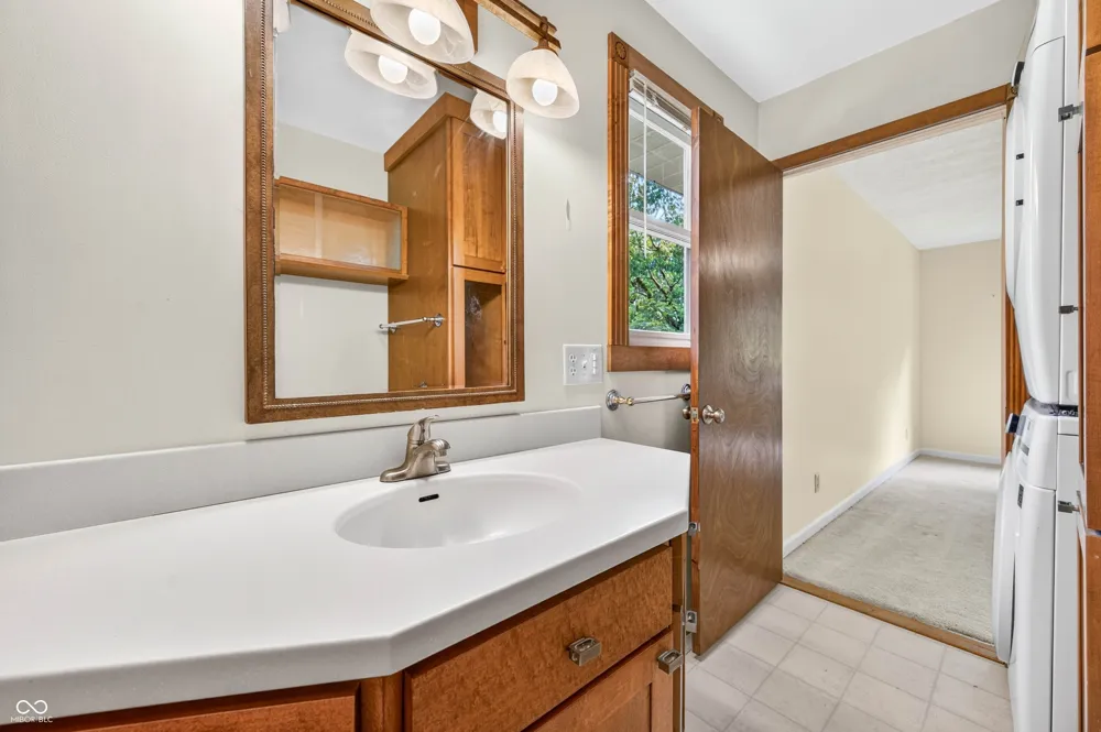 5310 Regency Drive Columbus, IN 47203