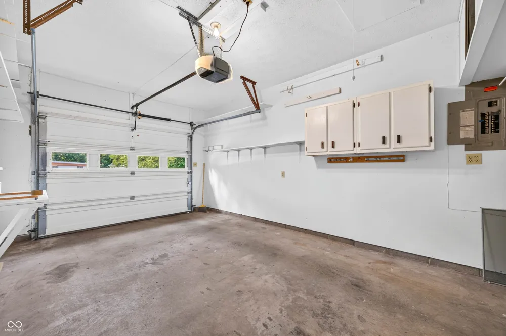 5310 Regency Drive Columbus, IN 47203