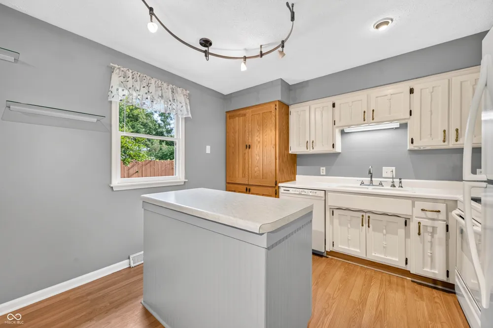 5310 Regency Drive Columbus, IN 47203