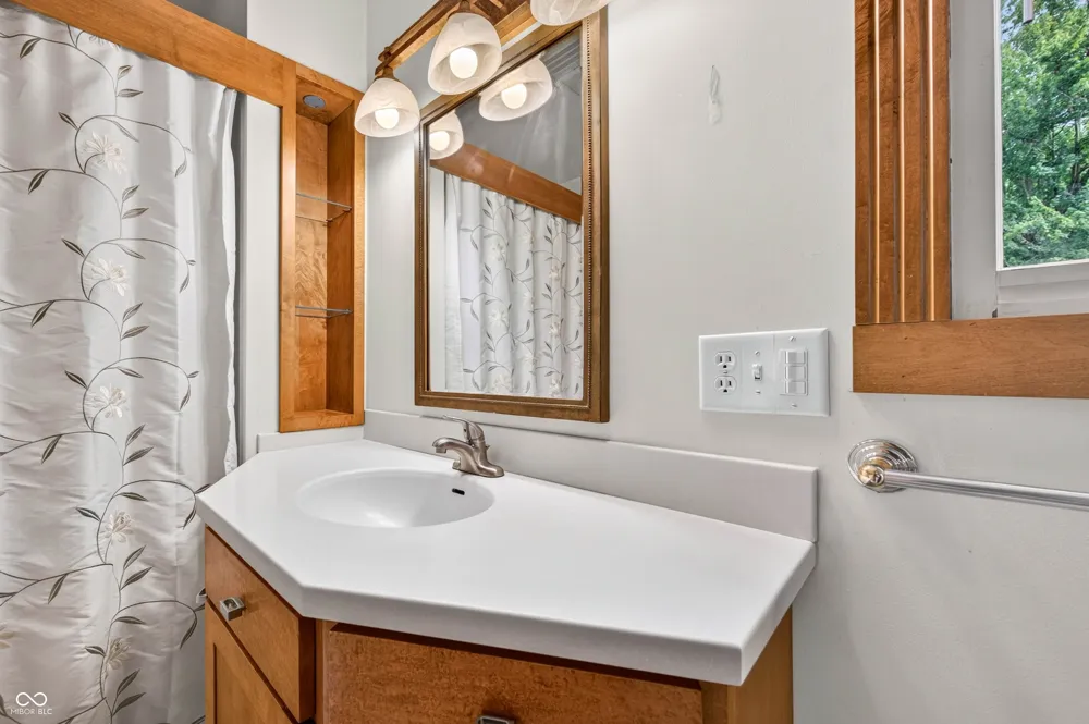 5310 Regency Drive Columbus, IN 47203