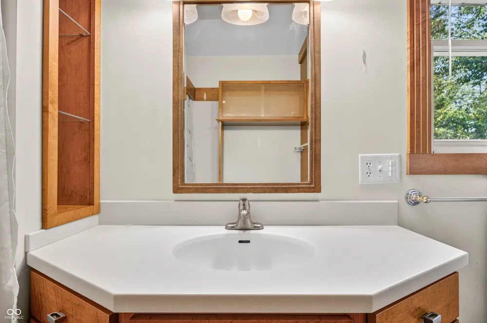 5310 Regency Drive Columbus, IN 47203
