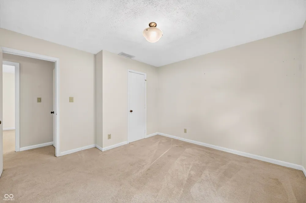 5310 Regency Drive Columbus, IN 47203