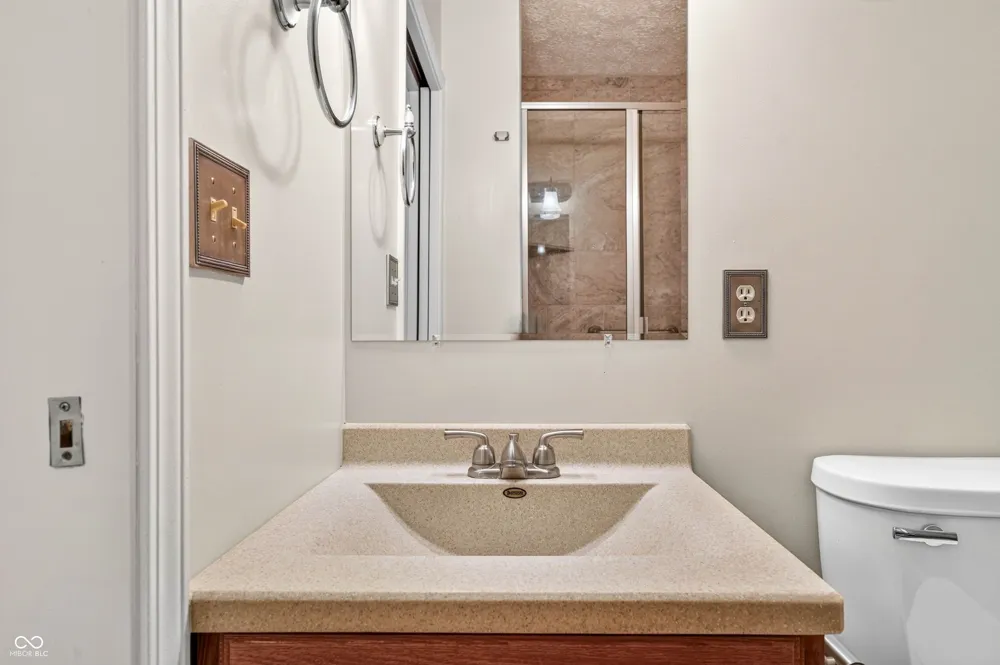 5310 Regency Drive Columbus, IN 47203