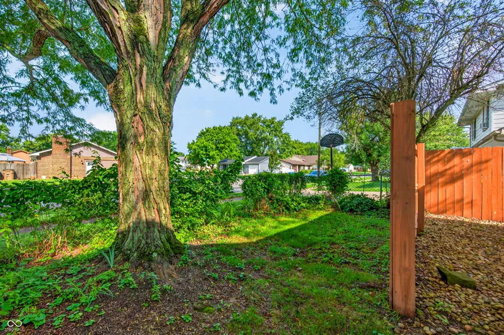 5310 Regency Drive Columbus, IN 47203