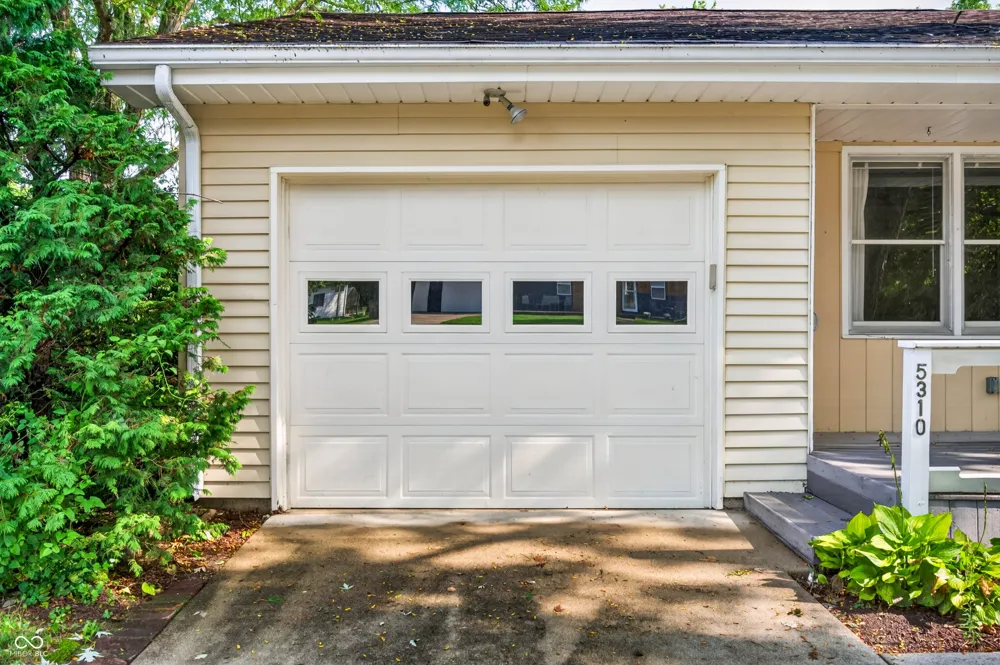 5310 Regency Drive Columbus, IN 47203