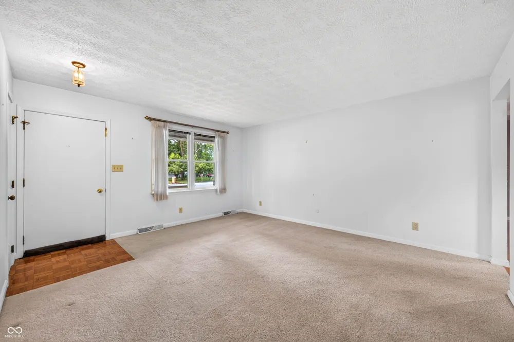 5310 Regency Drive Columbus, IN 47203