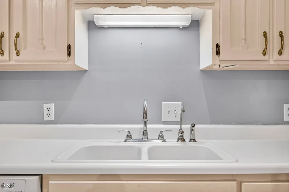 5310 Regency Drive Columbus, IN 47203