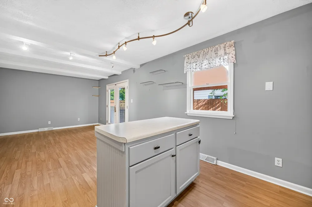 5310 Regency Drive Columbus, IN 47203