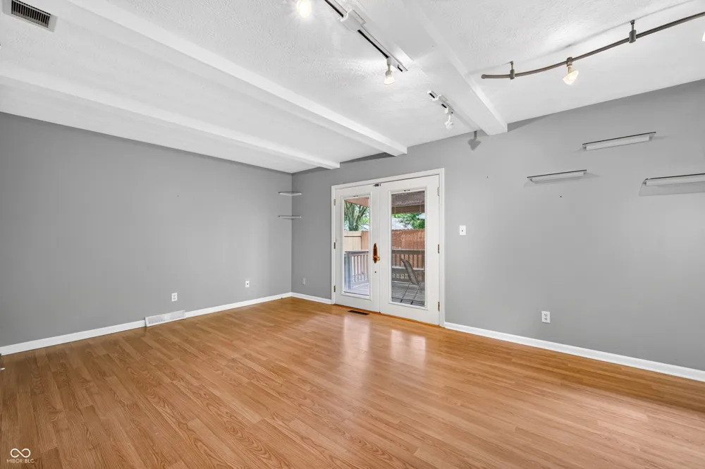 5310 Regency Drive Columbus, IN 47203