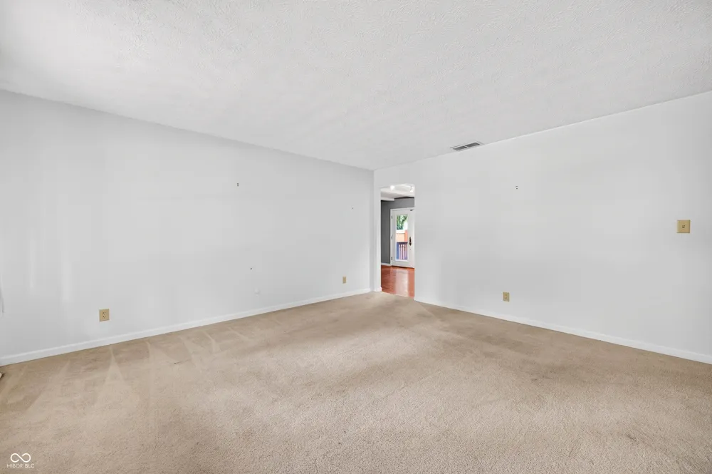 5310 Regency Drive Columbus, IN 47203
