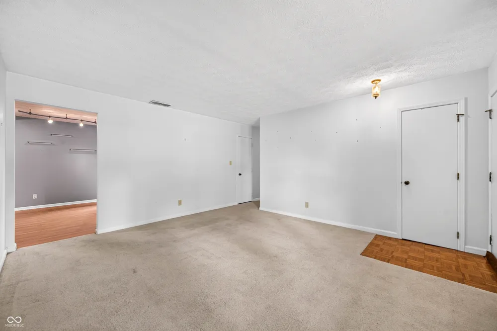 5310 Regency Drive Columbus, IN 47203