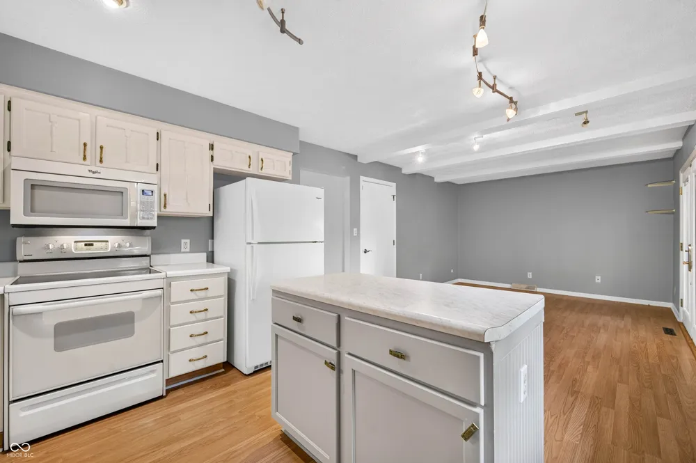 5310 Regency Drive Columbus, IN 47203