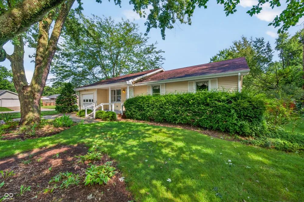 5310 Regency Drive Columbus, IN 47203