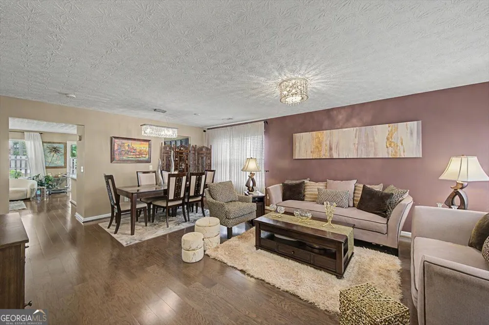 111 Village TRCE Woodstock, GA 30188