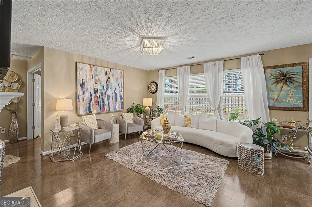 111 Village TRCE Woodstock, GA 30188