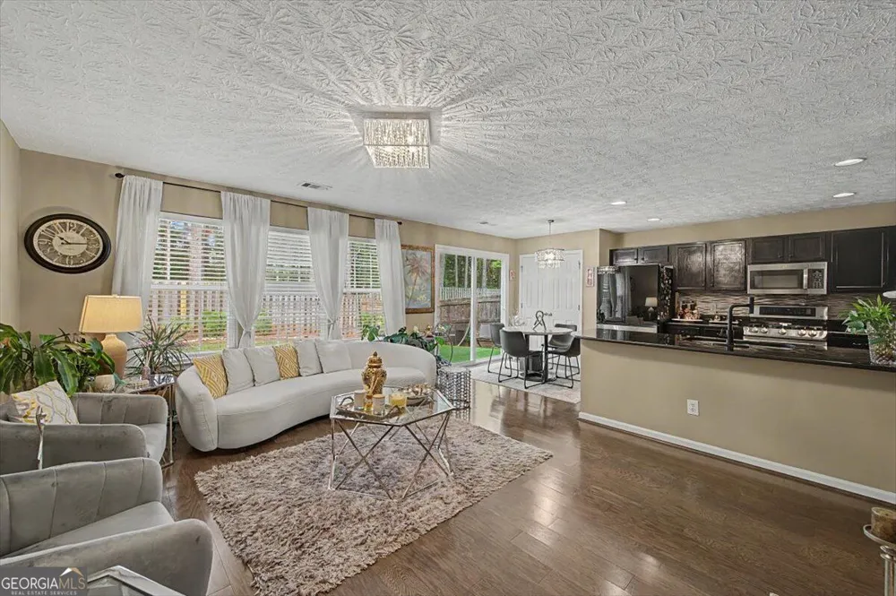 111 Village TRCE Woodstock, GA 30188