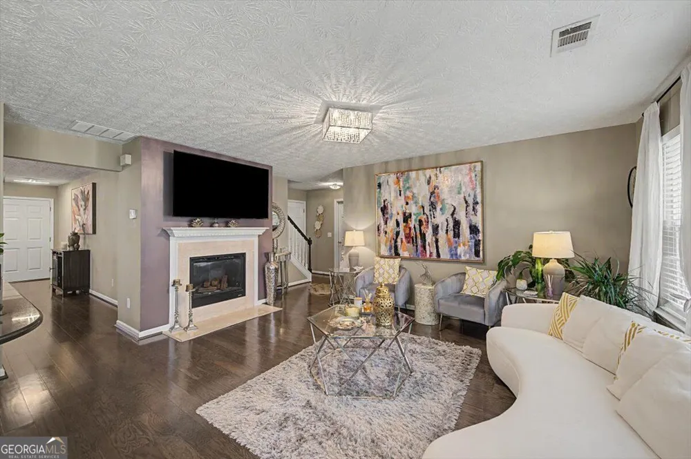 111 Village TRCE Woodstock, GA 30188