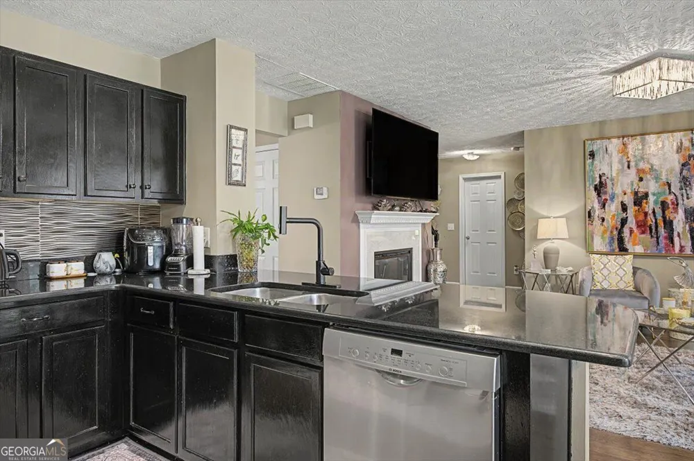 111 Village TRCE Woodstock, GA 30188