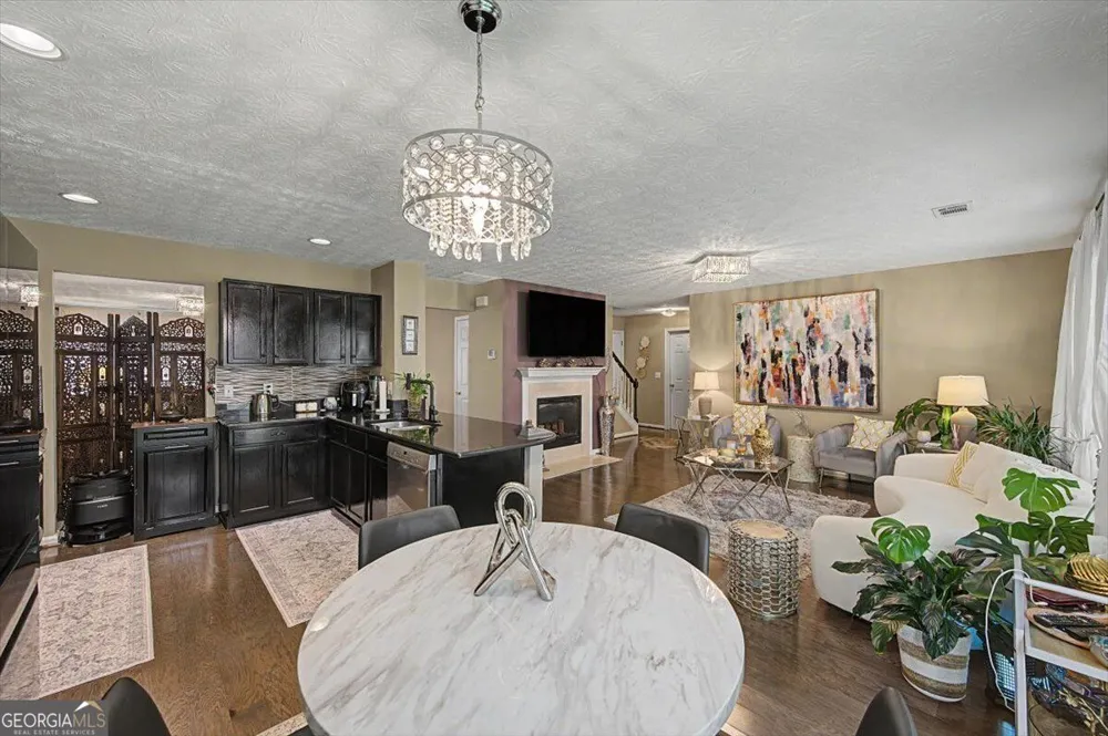 111 Village TRCE Woodstock, GA 30188