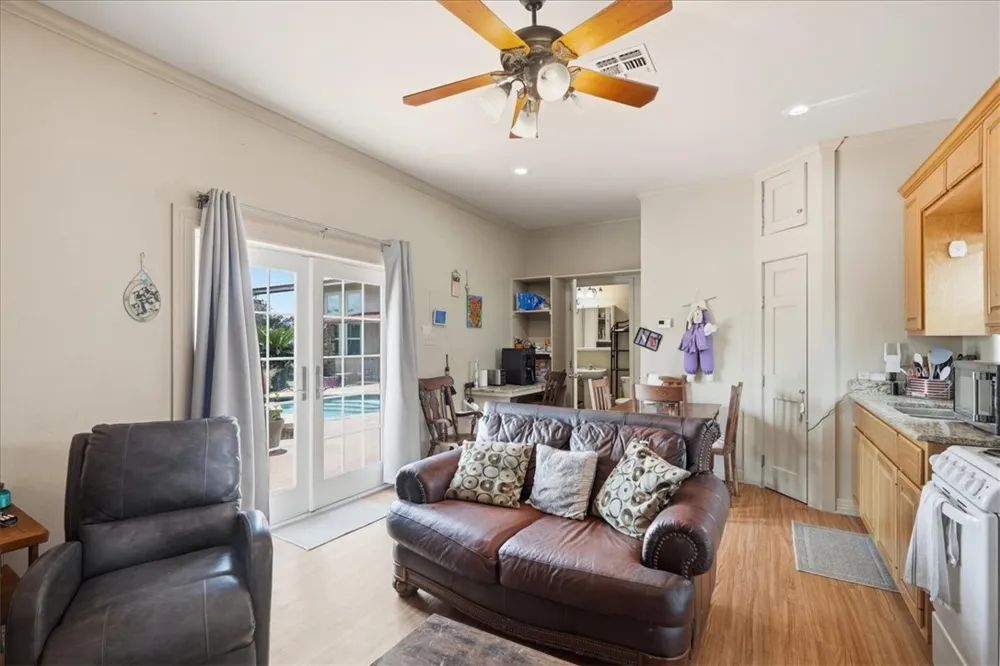 4885 County Road 329 Beeville, TX 78102