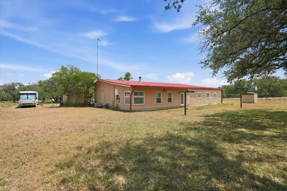 4885 County Road 329 Beeville, TX 78102